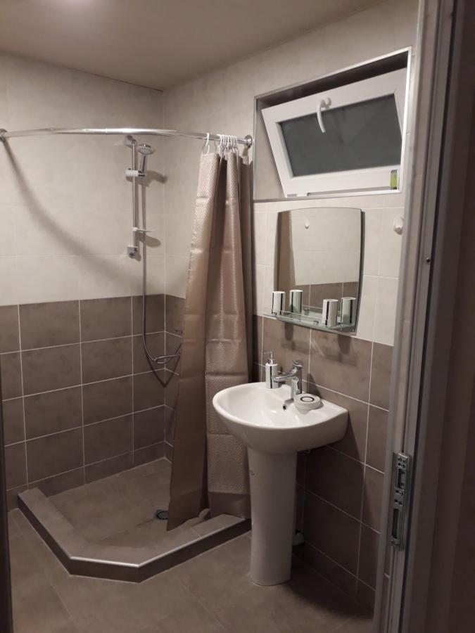 2 Bedroom Apartment In Chugureti Tbilisi Esterno foto