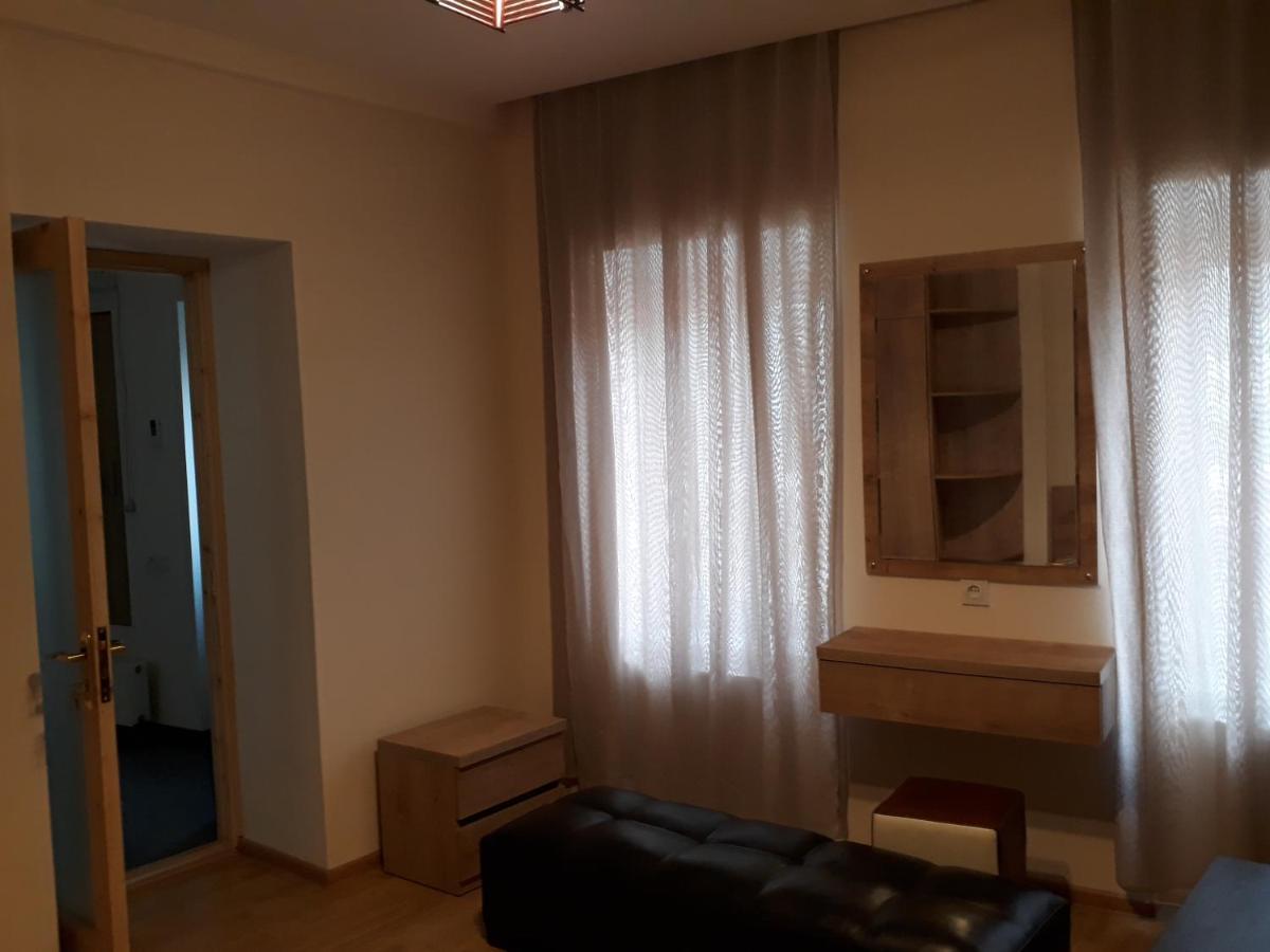 2 Bedroom Apartment In Chugureti Tbilisi Esterno foto