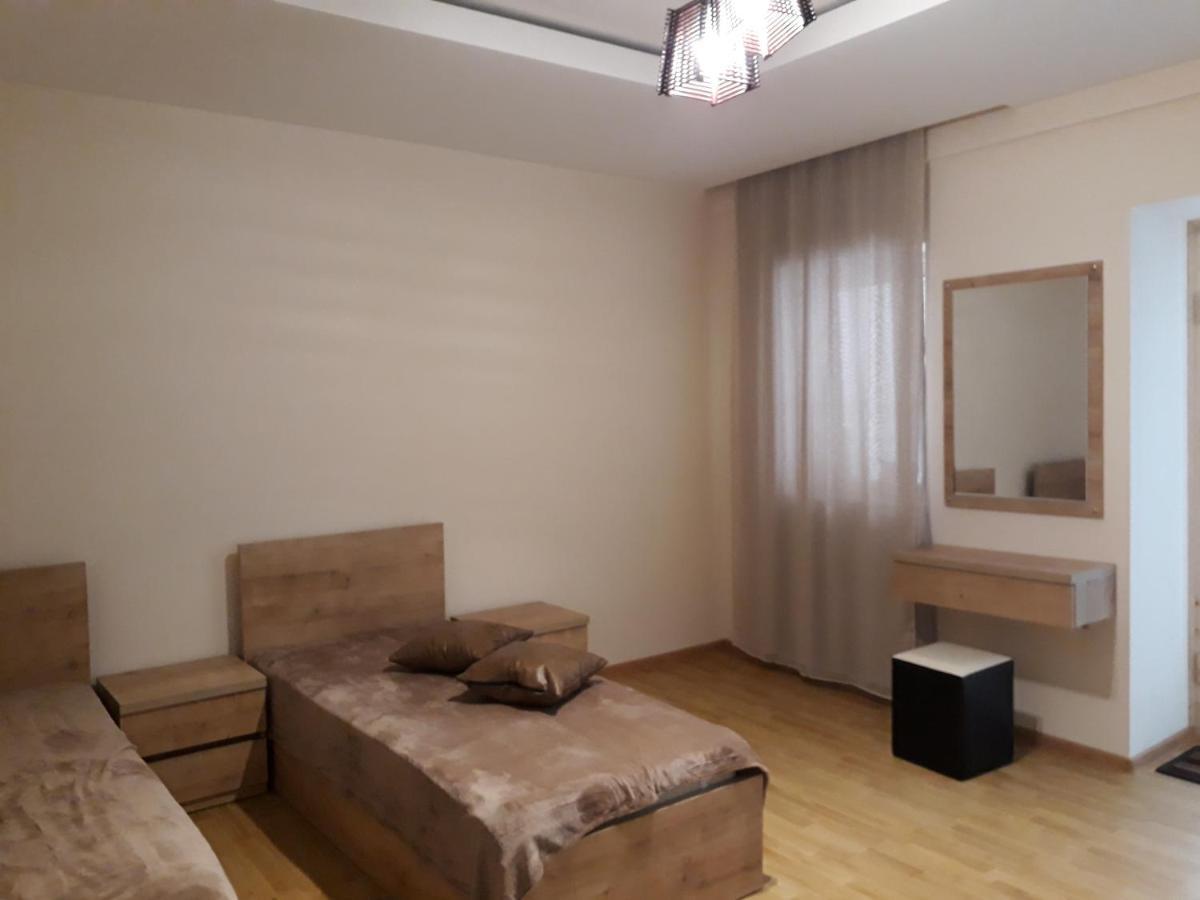 2 Bedroom Apartment In Chugureti Tbilisi Esterno foto